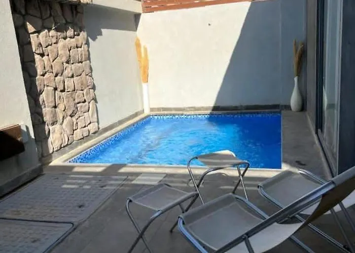One Bedroom Private Pool *
